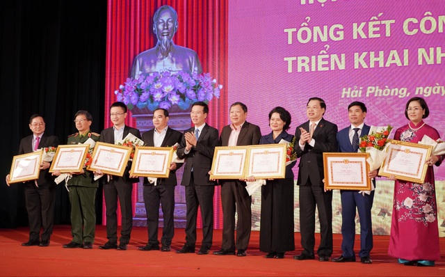 Ông Võ Văn Thưởng tặng Bằng khen các đơn vị báo chí có thành tích trong năm 2019