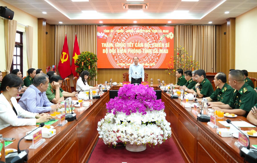 Ông Nguyễn Hồ Hải – Ủy viên BCH Trung ương Đảng, Bí thư Tỉnh ủy Cà Mau phát biểu chúc Tết cán bộ, chiến sĩ BĐBP tỉnh.