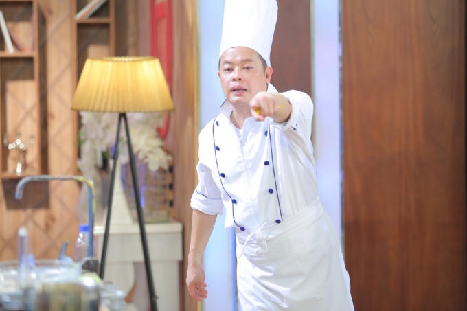 Đội trưởng Jack Lee chỉ đạo c&aacute;c nh&oacute;m.