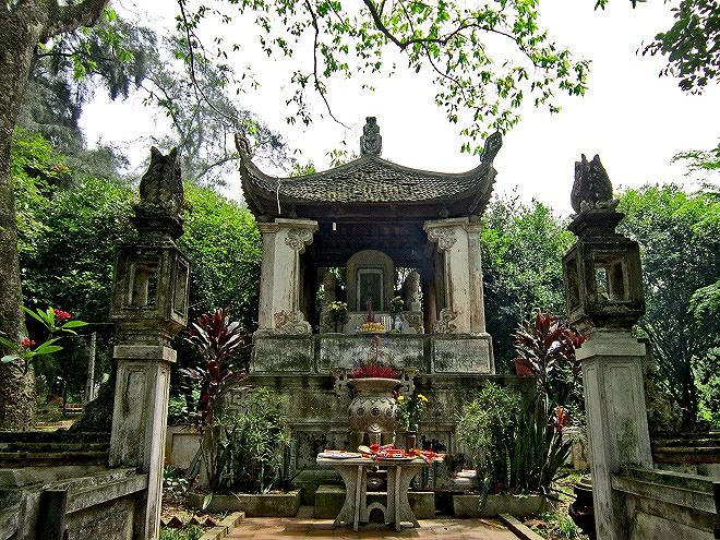 Lăng Ngô Quyền ở xã Đường Lâm, thị xã Sơn Tây (Hà Nội)