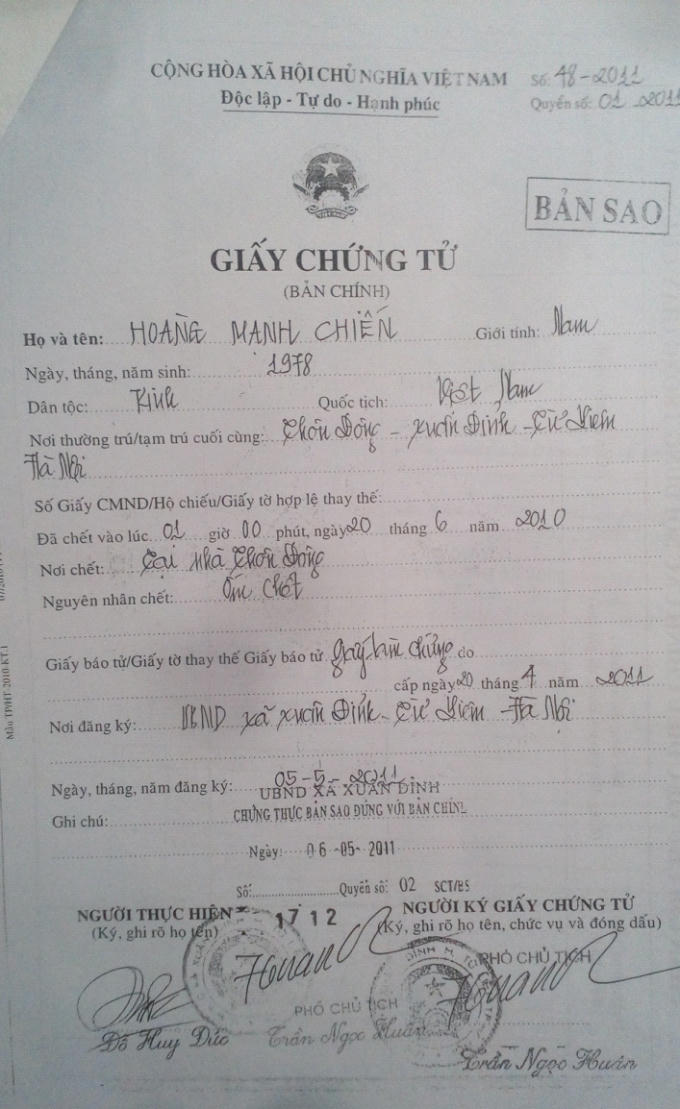 Giấy chứng tử của anh Ho&agrave;ng Mạnh Chiến (con trai &ocirc;ng Quyết).