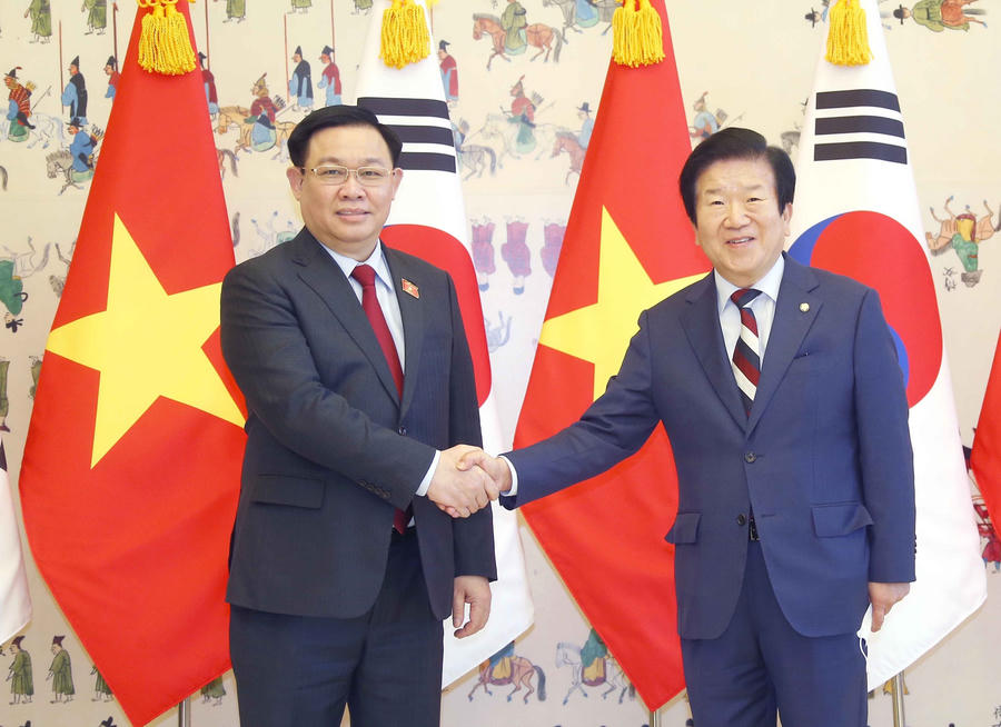 Chủ tịch Quốc hội Vương Đình Huệ hội đàm với chủ tịch Quốc hội Hàn Quốc Park Byeong-Seug.