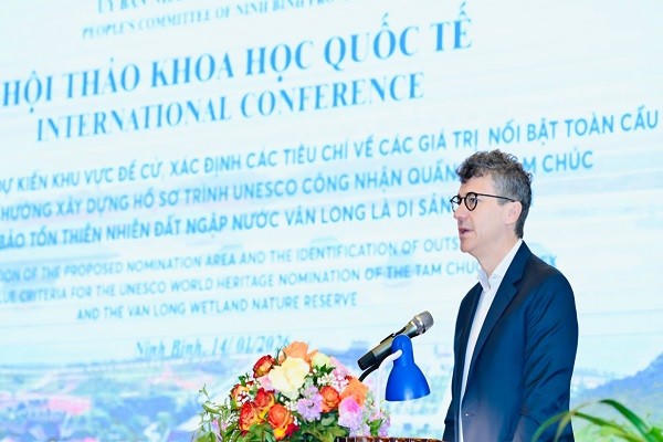 Ông Jonathan Wallace Baker, Trưởng đại diện Văn phòng UNESCO tại Việt Nam phát biểu tại Hội thảo.