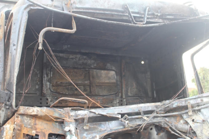 Nghệ An: Xe tải đang chạy bỗng b&ugrave;ng ch&aacute;y dữ dội tr&ecirc;n quốc lộ 1A