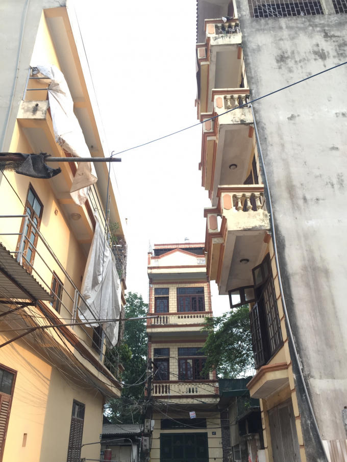 Một số ngôi nhà được xây dựng kiên cố trước khi dự án Thịnh Liệt triển khai, nhưng vẫn có nguy cơ bị "xóa sổ" vì nằm trong phạm vi dự án.