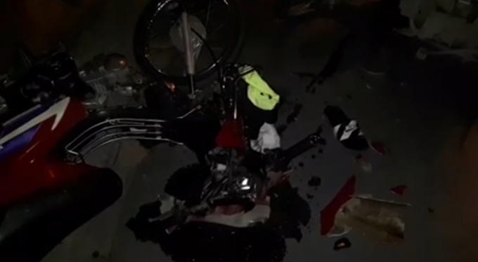 Xe máy hư hỏng nặng sau va chạm