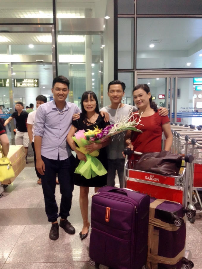 Dù không có điều kiện sát cánh cùng con trong cuộc thi, nhưng “tôi cũng như gia đình luôn quan tâm, thường xuyên gọi điện nhắc nhở Thắng giữ gìn sức khoẻ, chăm chỉ luyện tập để hoàn thành tốt phần thi của mình”. Việc chàng trai này có mặt ở top 2 là điều khiến người mẹ ở xa cảm thấy xúc động và tự hào: “Đó là một món quà vô cùng to lớn và ý nghĩa mà Thượng đế đã ban tặng cho Việt Thắng và gia đình".