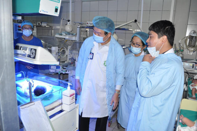 Toàn bộ viện phí của 3 cháu điều trị tại Bạch Mai sẽ được miễn hoàn toàn.
