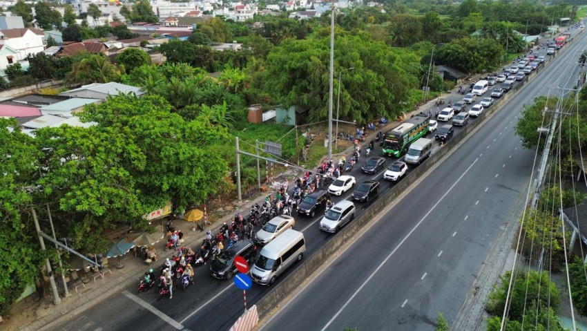 Giao thông từ miền Tây về TP HCM “tăng nhiệt” sau kỳ nghỉ Tết