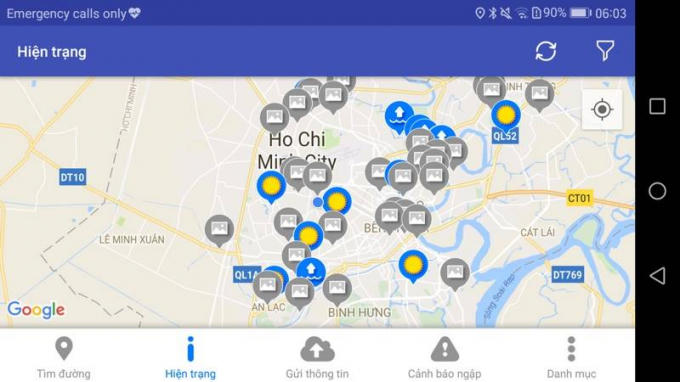 Tại giao diện chính, người dùng có thể chạm vào các trạm đo kiểm (màu vàng) để xem tình hình lượng mưa và thông báo triều cường. Các điểm màu xám là nơi gắn các camera giám sát theo thời gian thực những địa điểm có thể xảy ra ngập.