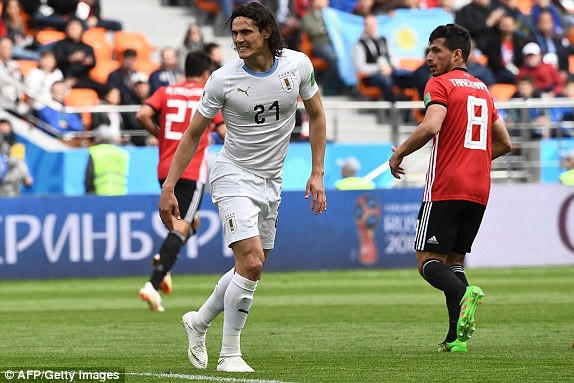 Cavani khá mờ nhạt từ đầu trận. Ảnh: AFP Getty Images