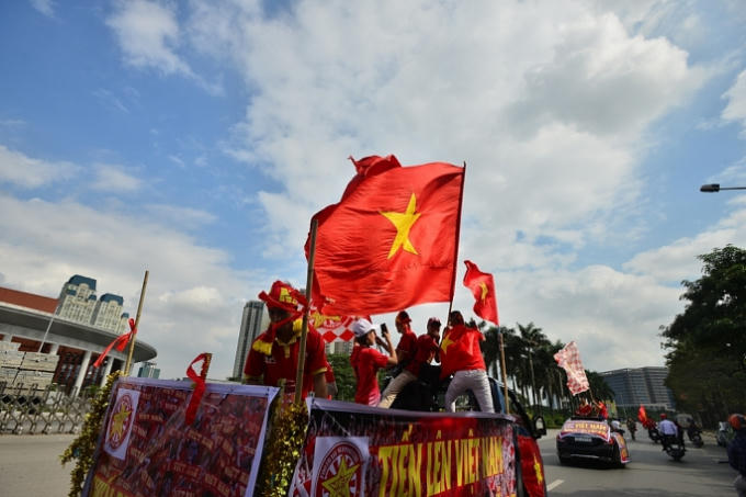 Những hình ảnh đẹp thể hiện tình yêu thể thao bỏng cháy của các cổ động viên Việt. (Ảnh: PLXH)