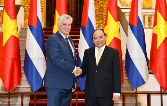 Tại cuộc hội kiến với Chủ tịch HĐNN và HĐBT Cộng hòa Cuba Miguel Diaz Canel vào chiều 9/11, Thủ tướng Nguyễn Xuân Phúc tin tưởng chuyến thăm sẽ góp phần thắt chặt thêm quan hệ truyền thống đặc biệt giữa hai nước. (ảnh: Chinhphu.vn)