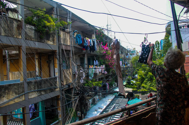 Theo UBND quận 4, chung cư Vĩnh Hội thuộc diện nhà chung cư nguy hiểm cần phải di dời, phá dỡ khẩn cấp. Hiện UBND quận này đã sử dụng hơn 300 căn hộ tại chung cư Vĩnh Lộc B (huyện Bình Chánh) để làm nơi tạm cư cho các hộ dân ở đây. Tuy nhiên đa phần các hộ dân vẫn bám trụ lại bởi nơi ở mới cách xa trung tâm thành phố.