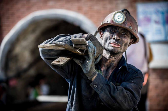 Tan ca. (tác giả: Nguyễn Long)