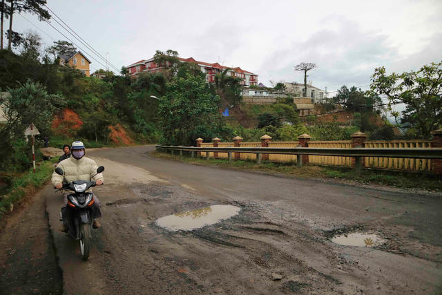 Hãi hùng tuyến đường cửa ngõ Đà Lạt