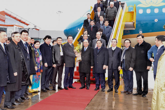 Chào đón Thủ tướng Chính phủ Nguyễn Xuân Phúc đi trên chuyến bay VN9716 của Vietnam Airlines từ Hà Nội hạ cánh tại sân bay Vân Đồn lúc 08h50ngày 30/12/2018