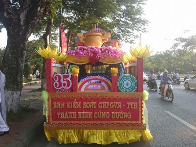 Huế: Phố phường rực rỡ đón chào Đại lễ Phật đản