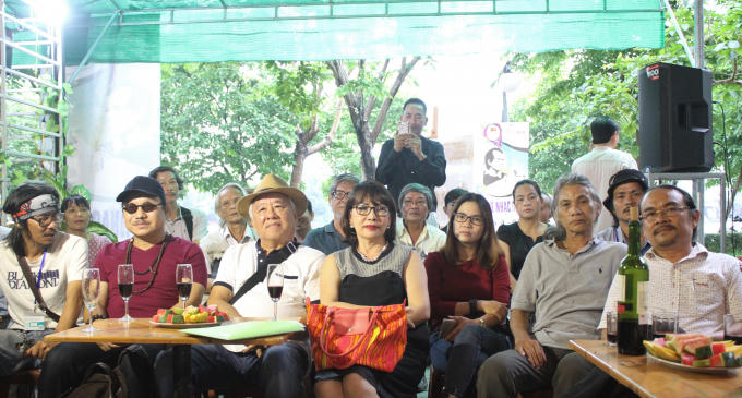 Bà Trịnh Vĩnh Trinh (em gái út của nhạc sĩ tài hoa Trịnh Công Sơn) cùng anh em văn nghệ sĩ tham gia buổi lễ.