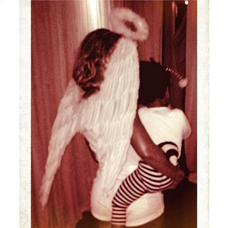 Còn đây là bộ cánh mà hai mẹ con Beyonce và Blue Ivy chuẩn bị cho mùa Halloween 2013.