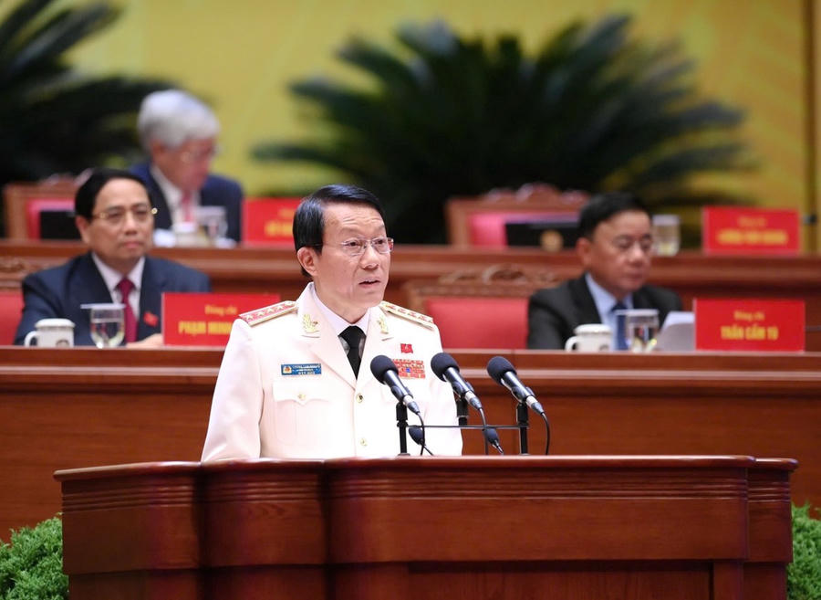 Đại tướng Lương Tam Quang – Ủy viên Bộ Chính trị, Bí thư Đảng ủy Công an Trung ương, Bộ trưởng Bộ Công an, phát biểu tham luận tại Đại hội (Ảnh: Ban tổ chức).