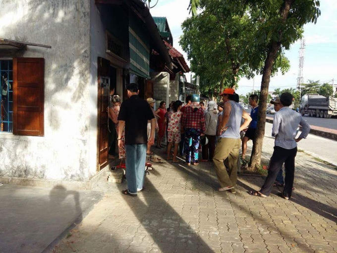 Chiều cùng ngày thi thể nạn nhân được bàn giao về gia đình nạn nhân lo hậu sự.