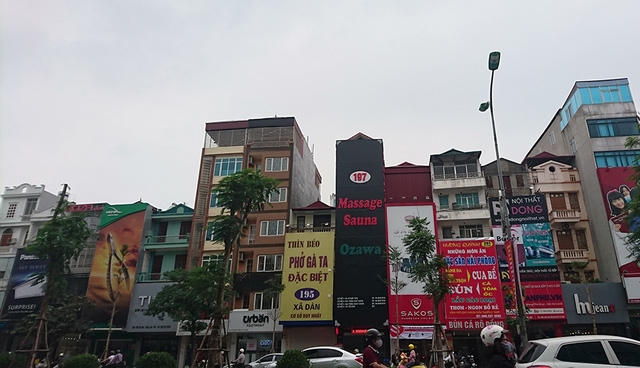 Một cơ sở kinh doanh dịch vụ mát-xa trên phố Xã Đàn.