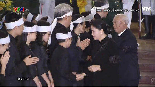 Chủ tịch Quốc hội Nguyễn Thị Kim Ngân chia buồn cùng gia quyến.