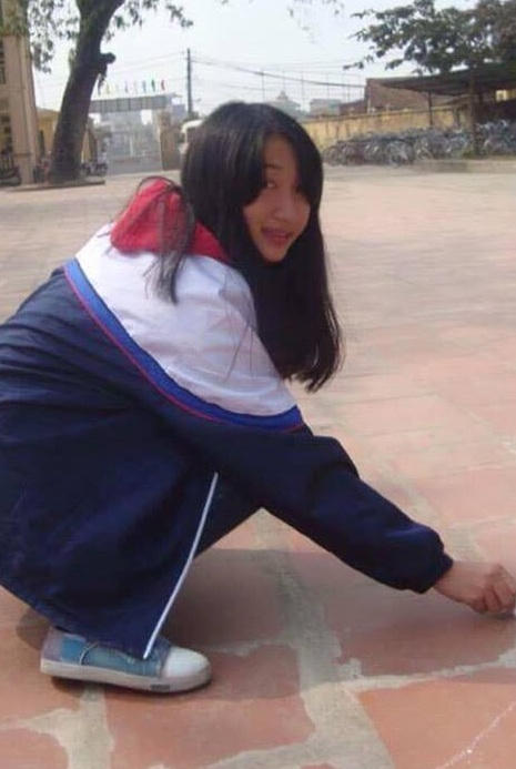 Ở góc độ này còn không thấy mũi đâu vì da quá ngăm.