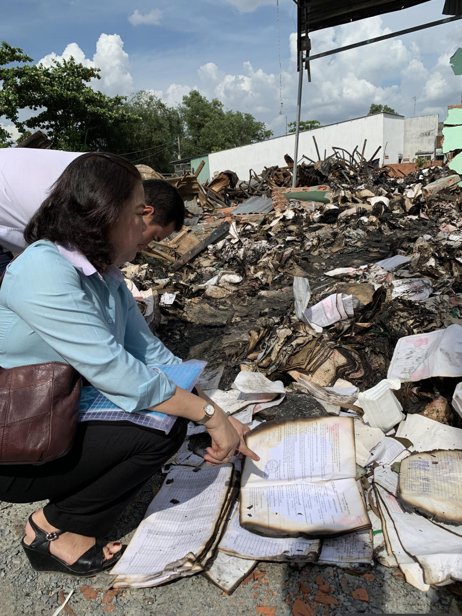 Hiện trường vụ cháy kho lưu trữ hồ sơ. 