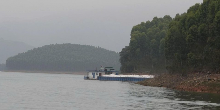 Phương tiện tàu chở đá gây tai nạn.