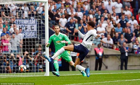 Dele Alli mở tỷ số cho Tottenham ngay phút 11. Ảnh: Daily Mail.
