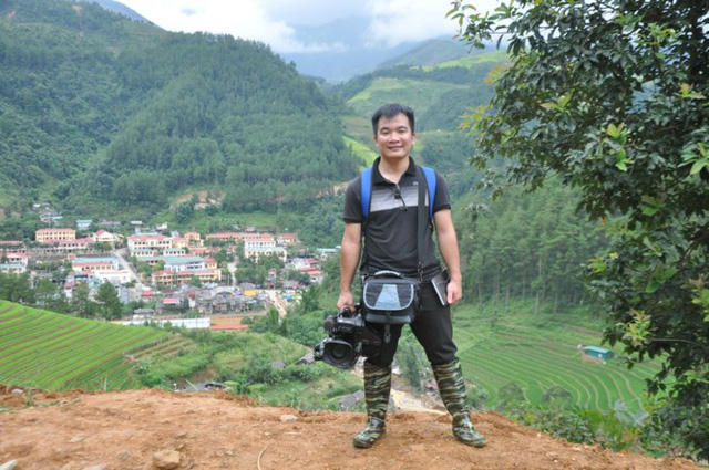 Phóng viên Đinh Hữu Dư.