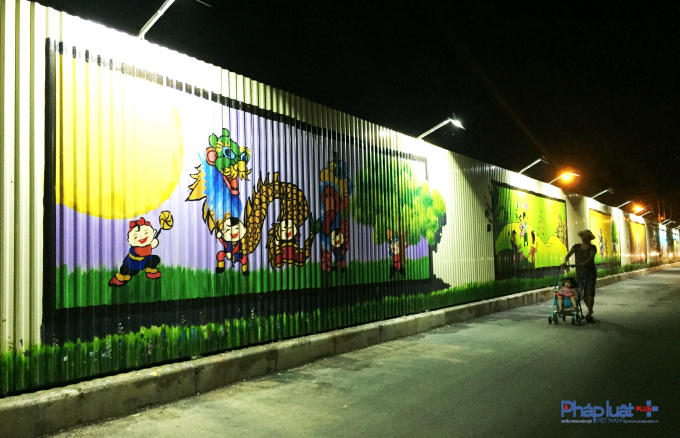 Được biết, để thực hiện được bức tranh đạt kỷ lục Việt Nam này, gần 20 hoạ sĩ đã phải làm việc liên tục trong 1 tuần.