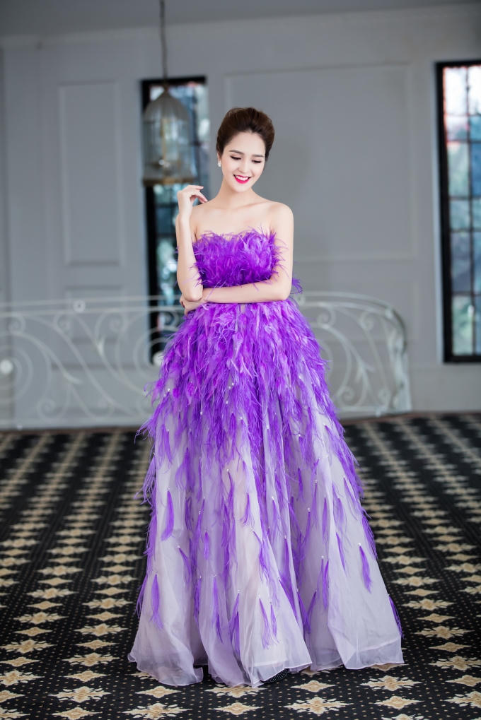 Trong chương trình, Á hậu 2 của Hoa hậu Việt Nam 2012 đã tiết lộ về bí quyết chăm sóc sắc đẹp. Cô cho biết, bên cạnh việc sử dụng mỹ phẩm dưỡng da ban đêm, cô chăm chỉ tập luyện và tuân theo chế độ ăn uống không tinh bột, nhiều rau củ và hoa quả.