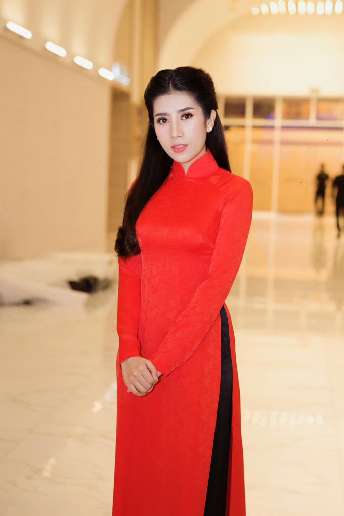 Sau khi lên ngôi Á khôi 1 tại cuộc thi Hoa khôi nhan sắc 2016 cùng giải thưởng “Người đẹp nhân ái”, Dương Yến Nhung hạn chế tham gia các hoạt động giải trí để tập trung cho công việc kinh doanh, thiết kế thời trang và các hoạt động thiện nguyện vì không muốn bon chen ở một môi trường cạnh tranh và thị phi.