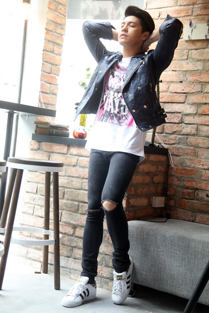 Noo Phước Thịnh cuốn h&uacute;t với gu thời trang khỏe khoắn