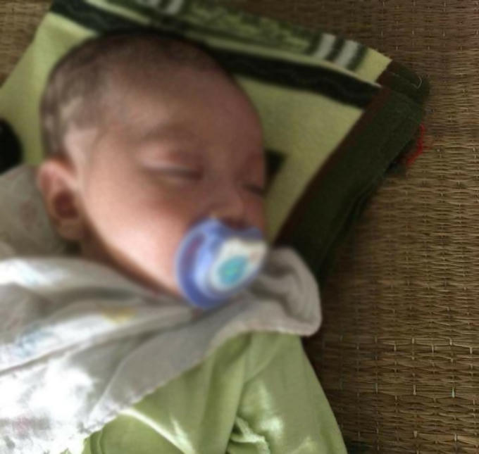 Cháu bé bị bỏ rơi.