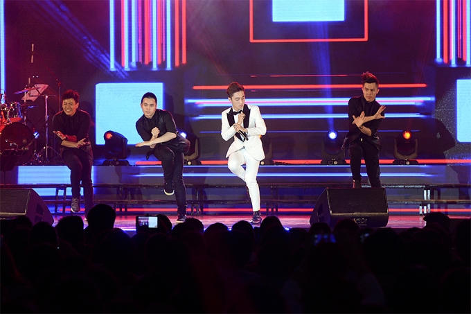 Sơn T&ugrave;ng M-TP gi&agrave;nh giải Ca sĩ của năm