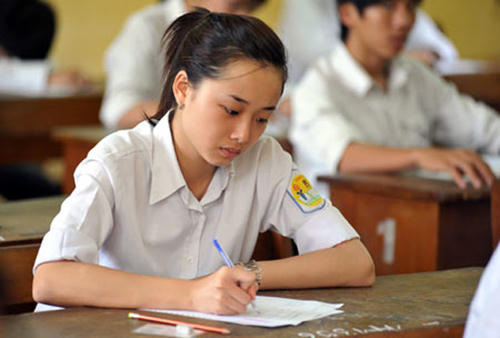 Năm nay, kỳ thi THPT quốc gia 2017 diễn ra từ ngày 21/6 đến 24/6, trong đó thí sinh sẽ phải thi 5 bài, gồm 3 bài thi độc lập và 2 bài thi tổ hợp Khoa học tự nhiên/Khoa học xã hội. (Ảnh: Tiền Phong)