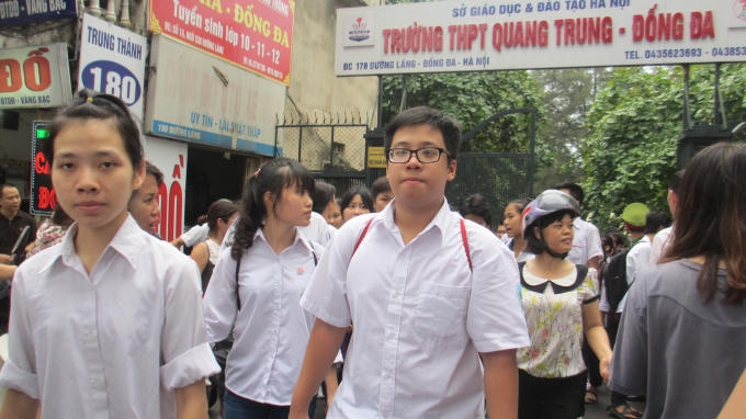 Tuy nhiên, cũng có những thí sinh khác với vẻ mặt lo âu và không làm hết được đề thi.