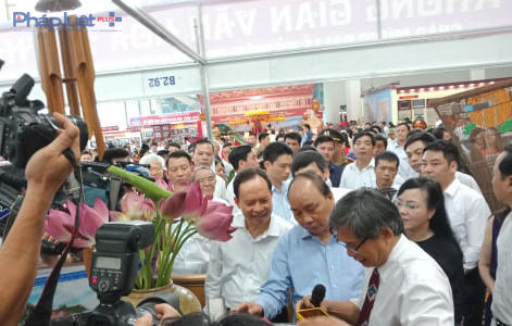 Thủ tướng đánh giá cao chất lượng cũng như số lượng những hình ảnh, hiện vật, tư liệu được trưng bày tại triển lãm