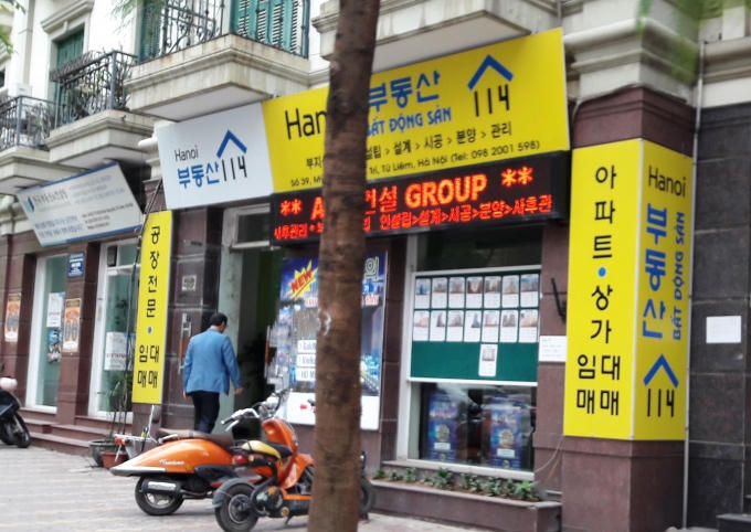 Không lẽ những cửa hàng này chỉ phục vụ người Hàn Quốc?