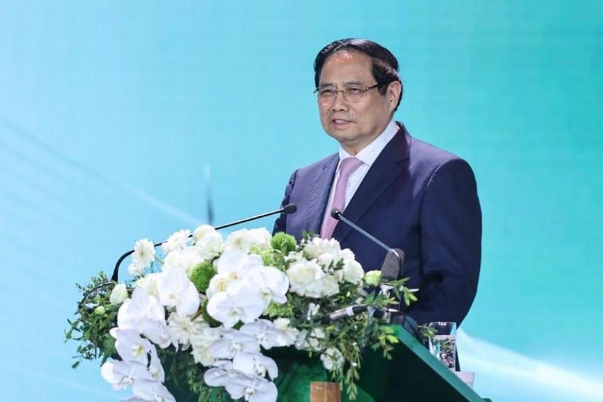 Thủ tướng yêu cầu đẩy mạnh "chuyển đổi kép" - kết hợp chuyển đổi số và chuyển đổi xanh. Ảnh: VGP