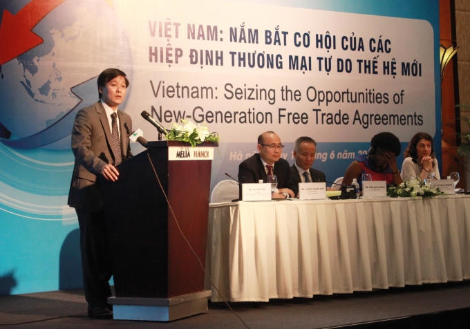 Thứ trưởng Bộ Tư pháp Nguyễn Khánh Ngọc phát biểu tại hội nghị.