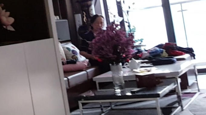 Tại tầng 12, có 1 số căn hộ đã chuyển đến ở trong khi Tòa nhà chưa được nghiệm thu.