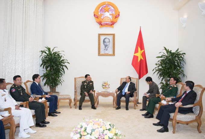 Thủ tướng Nguyễn Xuân Phúc mong muốn quân đội hai nước thúc đẩy hợp tác đạt kết quả tốt đẹp hơn nữa, đóng góp vào mối quan hệ hai nước. Ảnh: VGP
