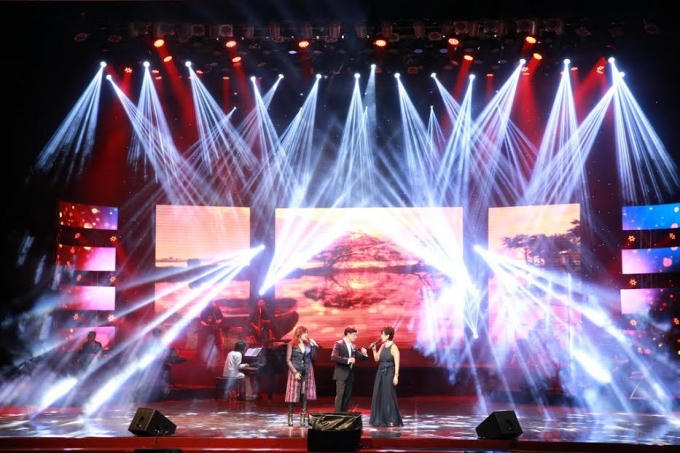 Ba anh em nhà họ Lữ cùng xuất hiện trong đêm vinh danh các nhạc sĩ - Vàng son một thuở.