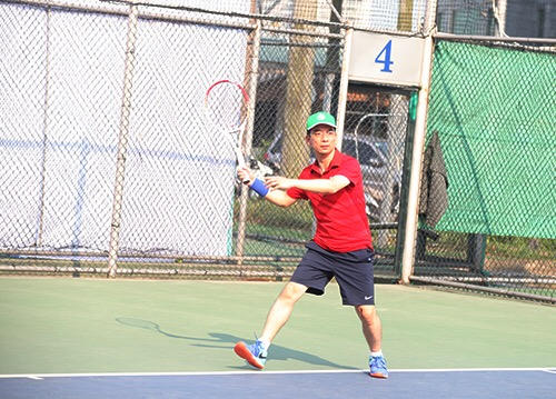 24 tay vợt tham gia thi đấu giải "Tennis Cup Hanoi Unesco Travel Club Open 2019" trong không khí rất sôi nổi.