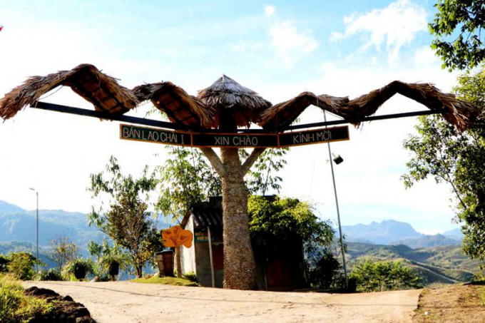 Cổng vào bản Lao Chải.